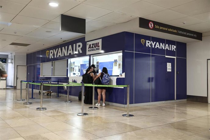 Archivo - Mostradores de la aerolínea Ryanair, en la Términal 1 (T1) del Aeropuerto Madrid-Barajas Adolfo Suárez (MAD), a 16 de julio de 2026, en Madrid (España).