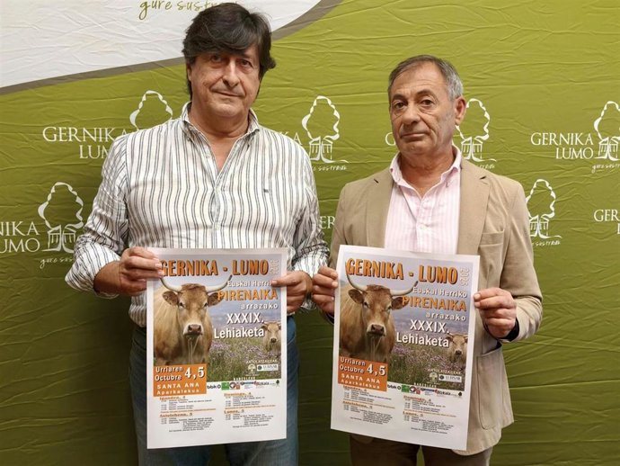 Iñaki Gorroño, concejal de Ferias y Mercados del Ayuntamiento de Gernika-Lumo, y Koldo Bilbao, representante de Lorra