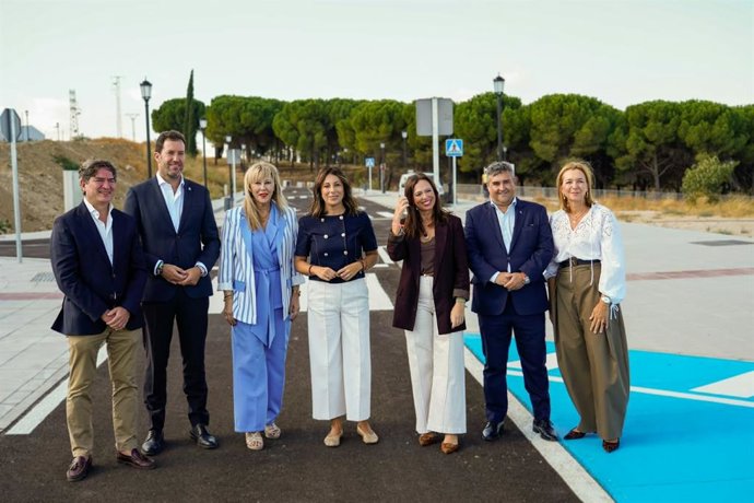 Visita de la La consejera de Vivienda, Juventud y Ordenación del Territorio, Rocío Díaz, la vicepresidenta tercera y consejera de Economía, Hacienda y Fondos Europeos, Carolina España, y la alcaldesa de Ronda, María de la Paz Fernández.