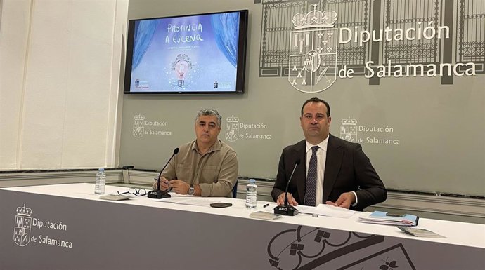 El presidente en funciones de la Diputación, David Mingo (d), y el coordinador de la Asociación CIVITAS, Manuel González (i).