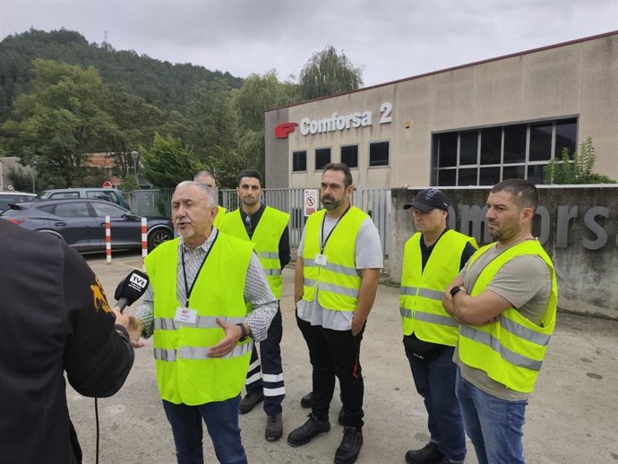 El secretario general de UGT, Pepe Álvarez, en una visita a Comforsa, en Ripoll (Girona).