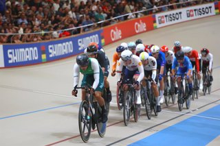 Ciclismo, Mundial de Ciclismo de Pista Tissot UCI 2025 Finales, Mundial de Ciclismo de Pista 2025 Ciclistas son fotografiados durante el Mundial de Ciclismo de Pista disputado en el Velodromo Parque Penalolen de Santiago, Chile. 25/10/2025 Dragomir