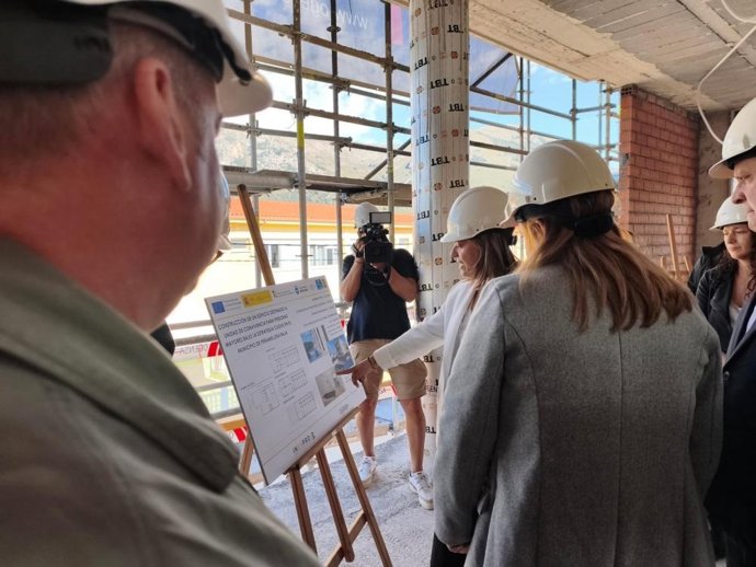 Visita de la vicepresidenta del Principado, Gimena Llamedo, la consejera de Derechos Sociales y Bienestar, Nerea Monroy, y el director general de Promoción de la Autonomía Personal y Mayores, Enrique Rodríguez Nuño.