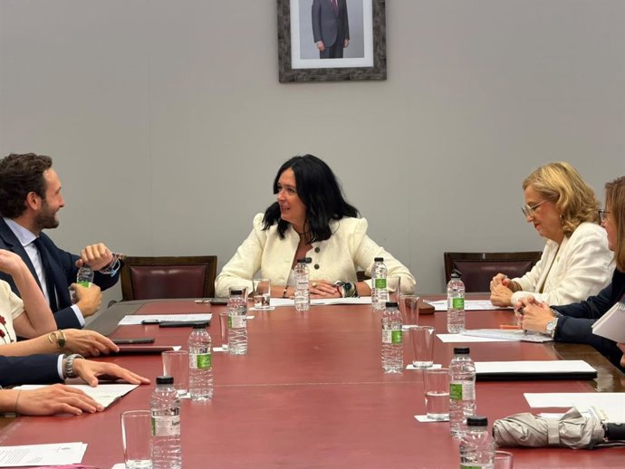 La alcaldesa de Huesca, Lorena Orduna; el presidente de la DPH, Isaac Claver; y la rectora de Unizar, Rosa Bolea.
