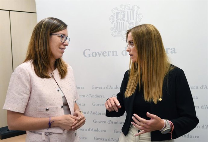 La secretària d'estat de Treball i Habitatge, Laura Camps, i la secretària d'estat d'Igualtat i Participació Ciutadana, Mariona Cadena