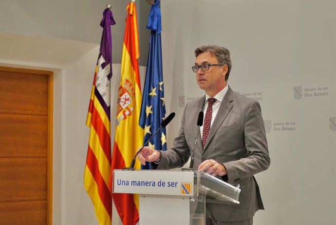 El portavoz del Ejecutivo, Antoni Costa, en rueda de prensa