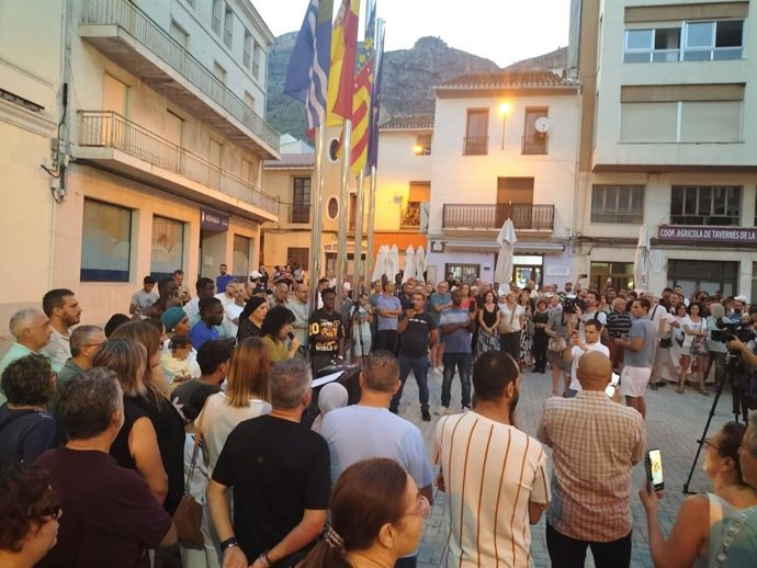Concentració a Tavernes de la Valldigna contra les agressions racistes.