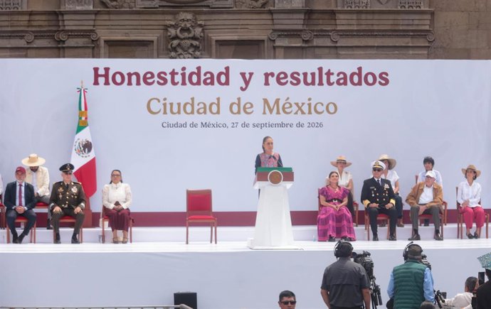 27 de setembro de 2026: TO-45254 – Cidade do México, 24 de setembro de 2026: A presidente Claudia Sheinbaum Pardo apresenta seu segundo relatório sobre o trabalho de seu governo no Zócalo, na Cidade do México, acompanhada pela chefe de governo Clara Bruga