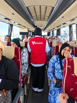 LLegada de trabajadoras marroquíes a la campaña de los frutos rojos de Huelva.