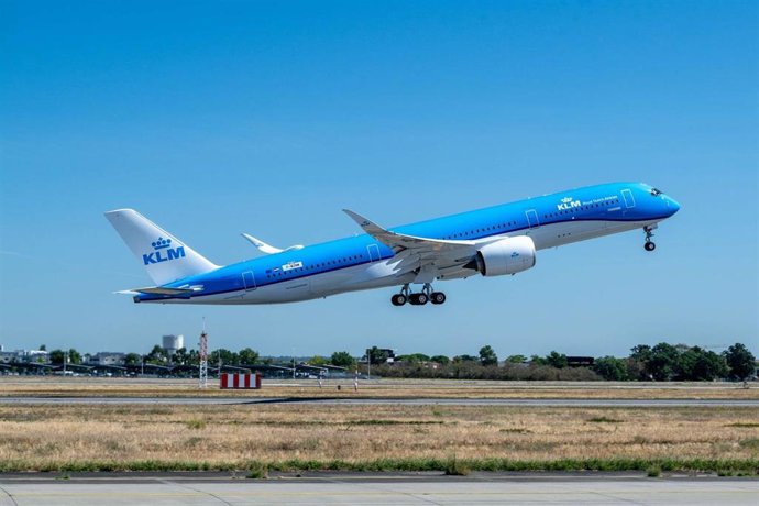 KLM recibe su primer avión Airbus A350-900 para modernizar su flota.