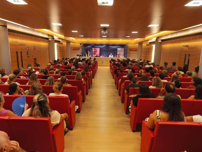 Asamblea de delegados sindicales del sector del manipulado hortofrutícola de CCOO y UGT en Almería.
