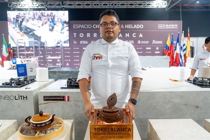 El mexicano Rubén Alan Díaz gana el Premio Internacional de Alta Pastelería Paco Torreblanca en Alicante Gastronómica