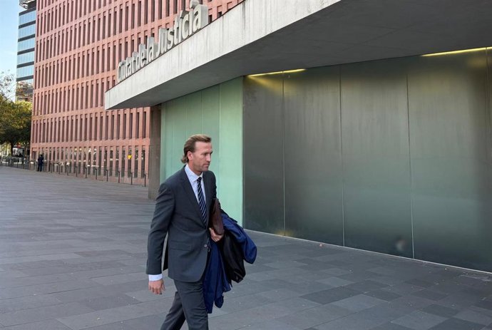 El abogado de Arantxa Sánchez Vicario, Borja Vives Iborra, entrando en la Ciutat de la Justícia de Barcelona, en una imagen de archivo