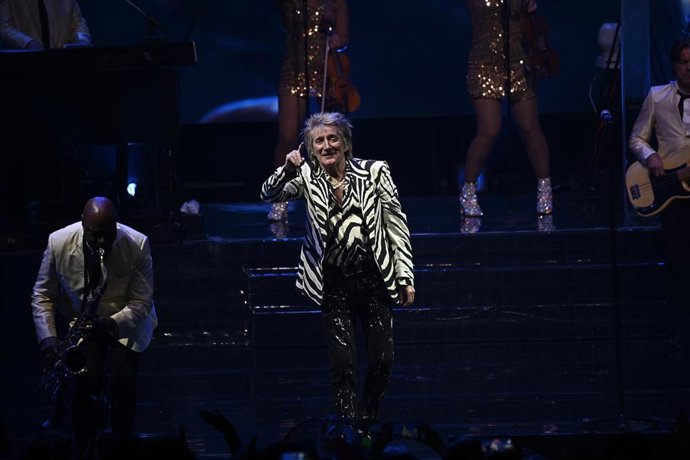 Archivo - Rod Steward durante un concierto en Madrid, en foto de archivo
