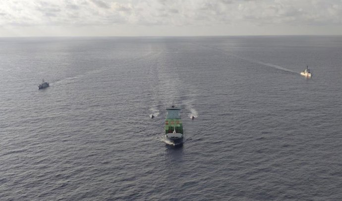 Buques de la Armada de EEUU escoltan a México al carguero 'Grace'