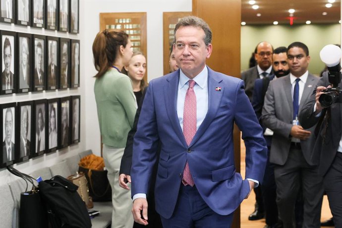 USA, NEW YORK New York City - SEPTEMBER 24, 2026: The Minister of Foreign Affairs of the Dominican Republic, Victor Bisono, (front) is seen before a meeting with Russia's Minister of Foreign Affairs Lavrov (not pictured) at the UN Headquarters on the side