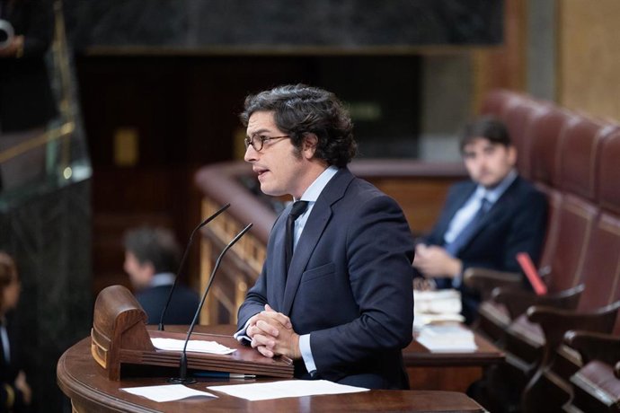 El diputado de Vox José María Figaredo durante una sesión plenaria, en el Congreso de los Diputados, a 2 de octubre de 2026, en Madrid (España). 