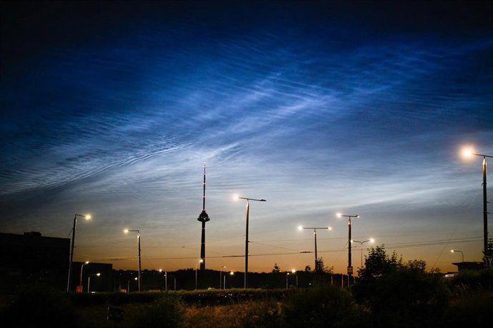 Archivo - Imagen del atardecer sobre el cielo de Vilna, la capital de Lituania 