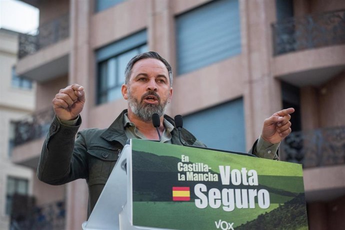 Archivo - El líder de Vox, Santiago Abascal, interviene durante un acto de campaña en Albacete en 2023.