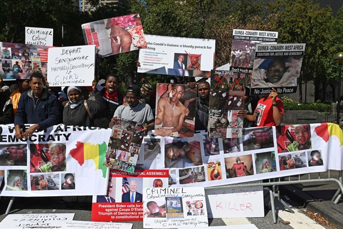 Archivo - September 20, 2023, New York, New York: (NEW) Guinean citizens protesting human violations at UNGA 78.  September 20, 2023, New York, USA: Guinean citizens protesting human violations during the 78th UNGA in New York. Guinea was a constitutional