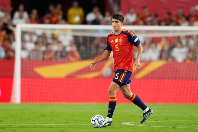 Pau Cubarsi of Spain runs with the ball during the UEFA Nations League 2026/27 group phase match between Spain and Croatia at Ramon Sanchez-Pizjuan stadium on September 29, 2026, in Sevilla, Spain.