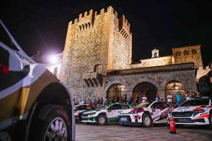 Inauguración del II Rallye de Tierra de Cáceres, a 2 de octubre de 2026.