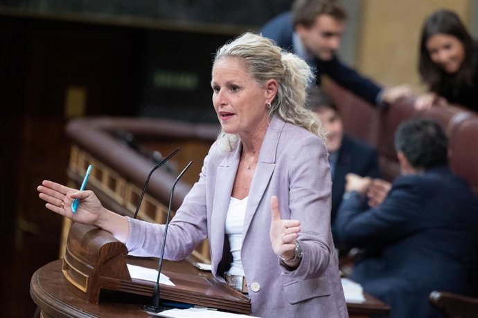 La portavoz de la Ejecutiva Federal del PSOE, Montse Mínguez, durante una sesión plenaria, en el Congreso de los Diputados, a 2 de octubre de 2026, en Madrid (España). 
