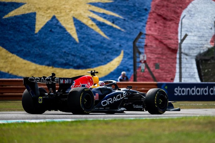 03 VERSTAPPEN Max (nld), Red Bull Racing Ford RB22, action during the 2026 Formula 1 Bahrain Grand Prix in Malaysia, 16th round of the 2026 Formula One World Championship from October 2 to 4, 2026 on the Sepang International Circuit, in Sepang, Malaysia -