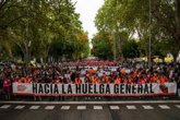 Foto: Cuatro columnas de manifestantes avanzan este mediodía en Madrid "hacia la huelga general" por la crisis de la vivienda