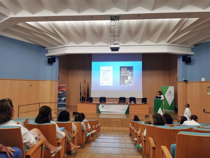 El Hospital de Valme inicia un nuevo ciclo de las sesiones de enfermería 'Compartiendo Cuidados'.