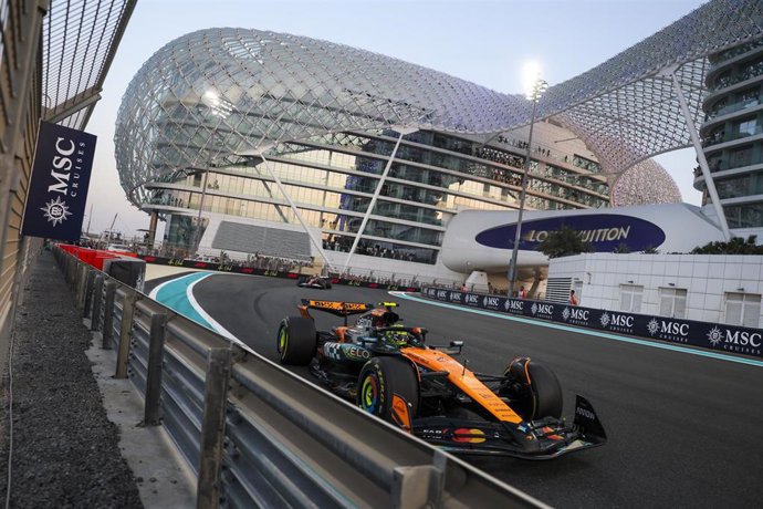 Archivo - Lando Norris en el circuito de Yas Marina en el Gran Premio de Abu Dabi 2025