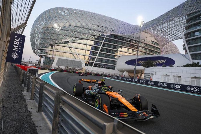 Archivo - 04 NORRIS Lando (gbr), McLaren F1 Team MCL39, action during the 2025 Formula 1 Abu Dhabi Grand Prix, 24th round of the 2025 FIA Formula One World Championship from December 05 to 07, 2025 on the Yas Marina Circuit, in Abu Dhabi, United Arab Emir