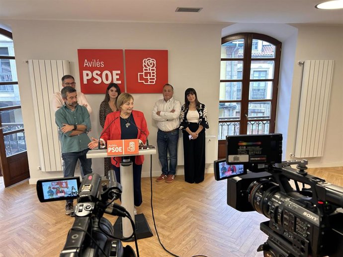 La alcaldesa de Avilés, Mariví Monteserín, durante la atención a medios de este sábado.