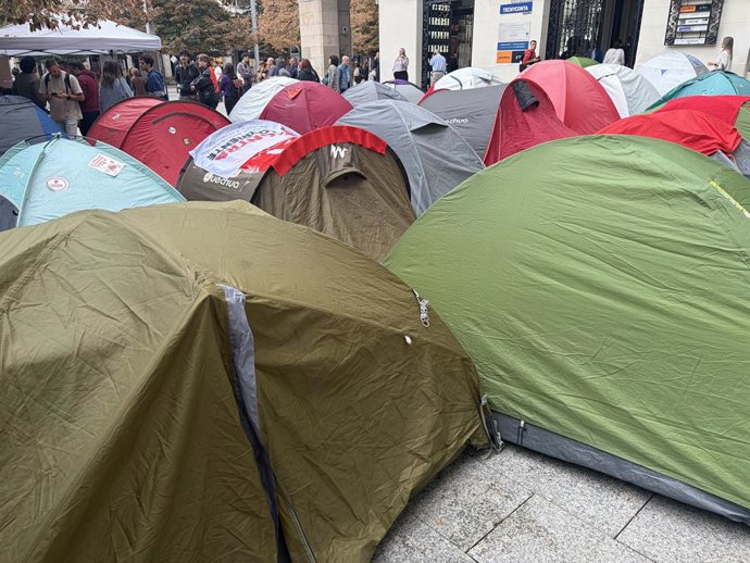 Tiendas de campaña en la acampada del Sindicato de Inquilinas.