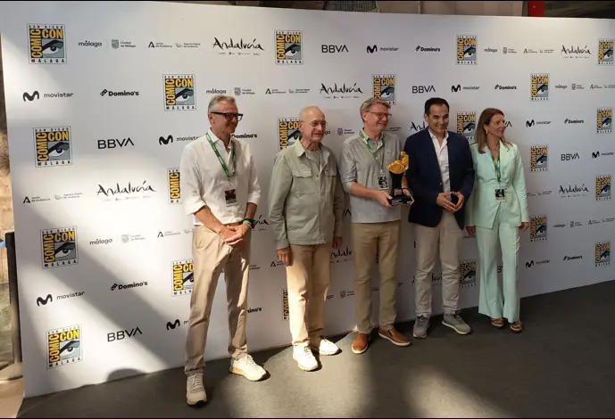 El consejero José Antonio Nieto en la Comic Con Málaga junto al alcalde