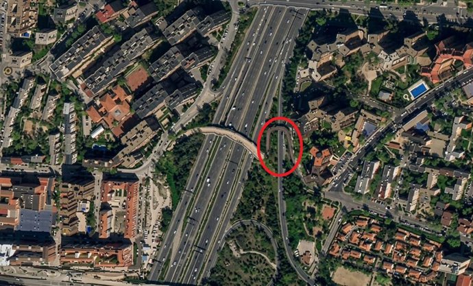 El Ayuntamiento acondicionará desde este lunes la pasarela peatonal de acceso al Puente de La Lira para mejorar su accesibilidad y seguridad