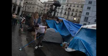 La acampada comienza a extenderse más allá de la Puerta del Sol cuando se cumple una semana de su comienzo
