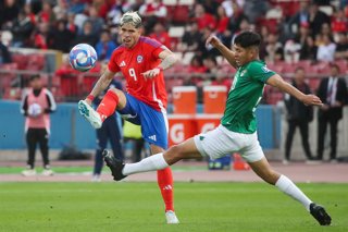 Futbol, Chile vs Bolivia. Primera rueda, clasificatorias al Mundial 2026. El jugador de la seleccion chilena Carlos Palacios  es fotografiado durante el partido de la primera rueda de las eliminatorias al mundial de 2026 contra Bolivia disputado en el