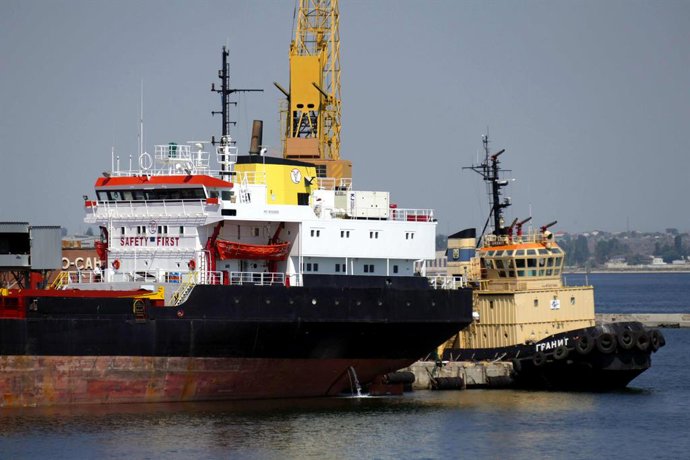 Archivo - August 19, 2022, Odesa, Ukraine: Bulk carrier KUBROSLI Y gets loaded with Ukrainian wheat in the port of Odesa, southern Ukraine.