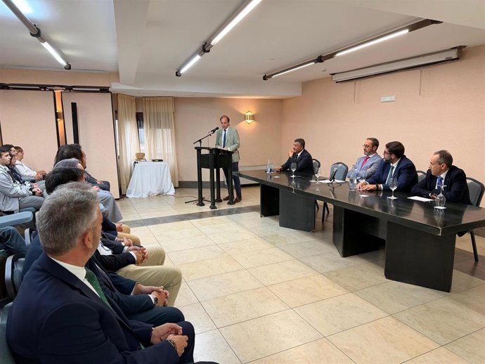 El consejero de Agricultura, Ganadería, Medio Rural y Política Ambiental, Joaquín Antonio Pino, en los actos organizados por el Colegio Oficial de Veterinarios de Ávila con motivo de la festividad de San Francisco de Asís.