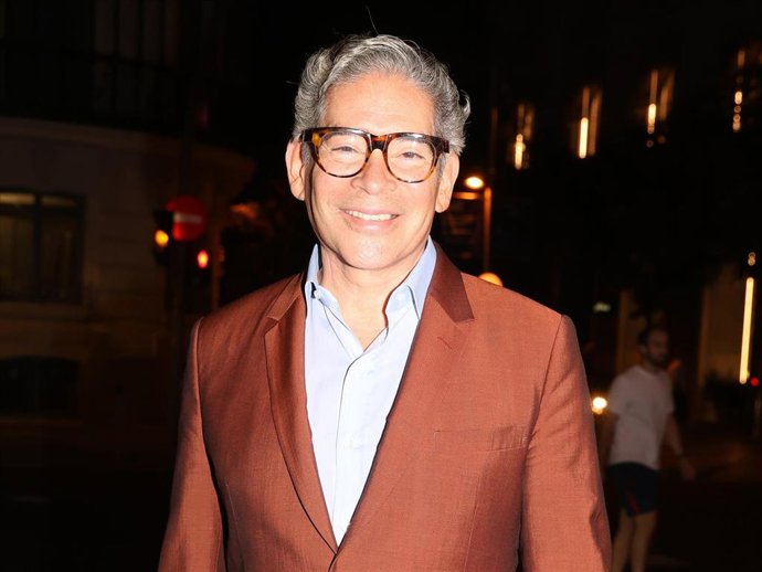 Boris Izaguirre celebra sus 61 años feliz y revela la felicitación de Isabel Preysler