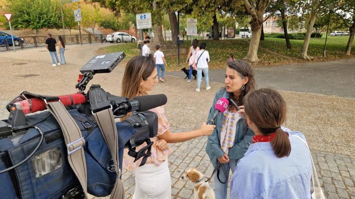 La portavoz de Unidas por Extremadura, Irene de Miguel, en declaraciones a los medios, a 3 de octubre de 2026 en Mérida.