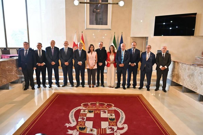 El Ayuntamiento de Almería recibe a los presidentes de los Consejos de Hermandades de Andalucía.