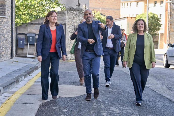 Imagen de la visita de la consellera Paneque a Sort (Lleida)