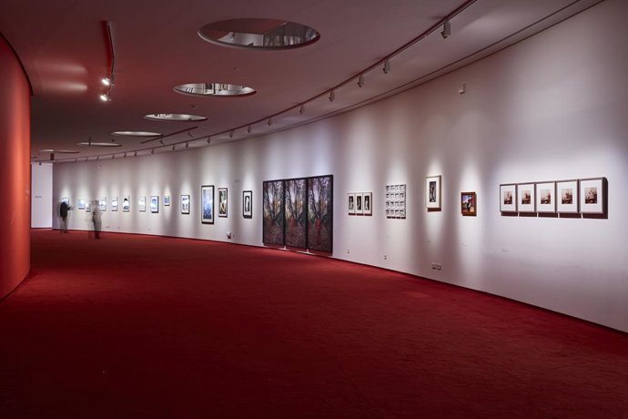 La exposición 'Constelaciones fotográficas. Pensar desde las imágenes', en el Centro Niemeyer.
