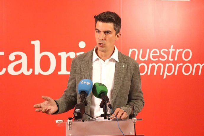 El portavoz del PSOE en el Ayuntamiento de Santander, Daniel Fernández.