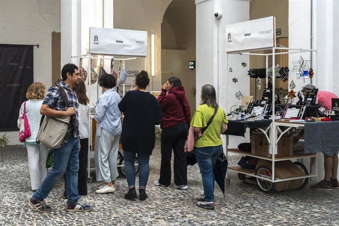 Fotografía del Mercado de Productos Locales de la Diputación de Badajoz celebrado el 3 de octubre de 2026 en El Hospital Centro Vivo de Badajoz.