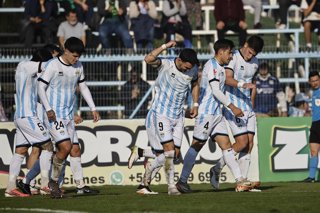 Futbol, Magallanes vs Cobreloa. Fecha 20 de Liga de Ascenso 2026. El jugador de Cobreloa Facundo Peraza celebra con sus companeros tras hacer un gol durante el partido contra Magallanes por la Liga de Ascenso disputado en el Estadio Municipal de San
