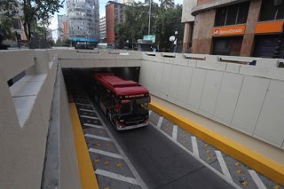 Santiago, 3 de octubre 2026  Transporte publico Red vuelve a circular por calle Bandera, con la reapertura al paso vehicular de esta arteria tras la interrupcion de la circulacion de locomocion colectiva en junio de 2013  Carlos Santibanez/Aton Chile