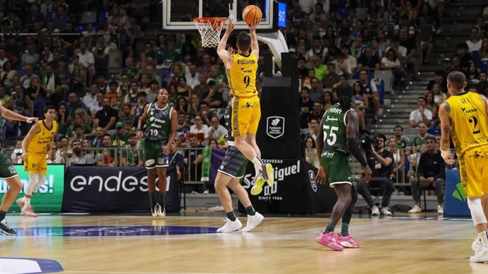 El Unicaja pierde su debut en casa contra La Laguna Tenerife